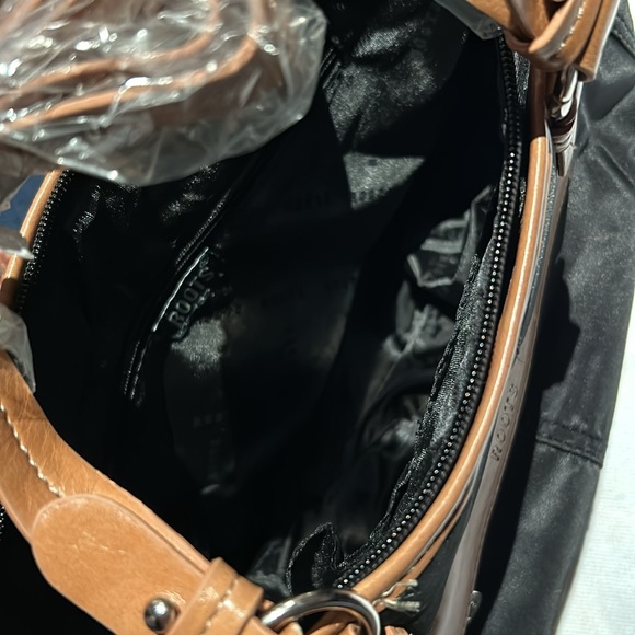 *BRAND NEW* Roots Nylon tote bag with zippers (black and brown accent) - Picture 4 of 9
